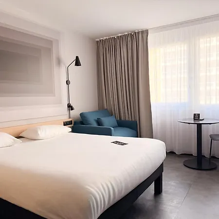 Ibis Centre Hotel 3*
